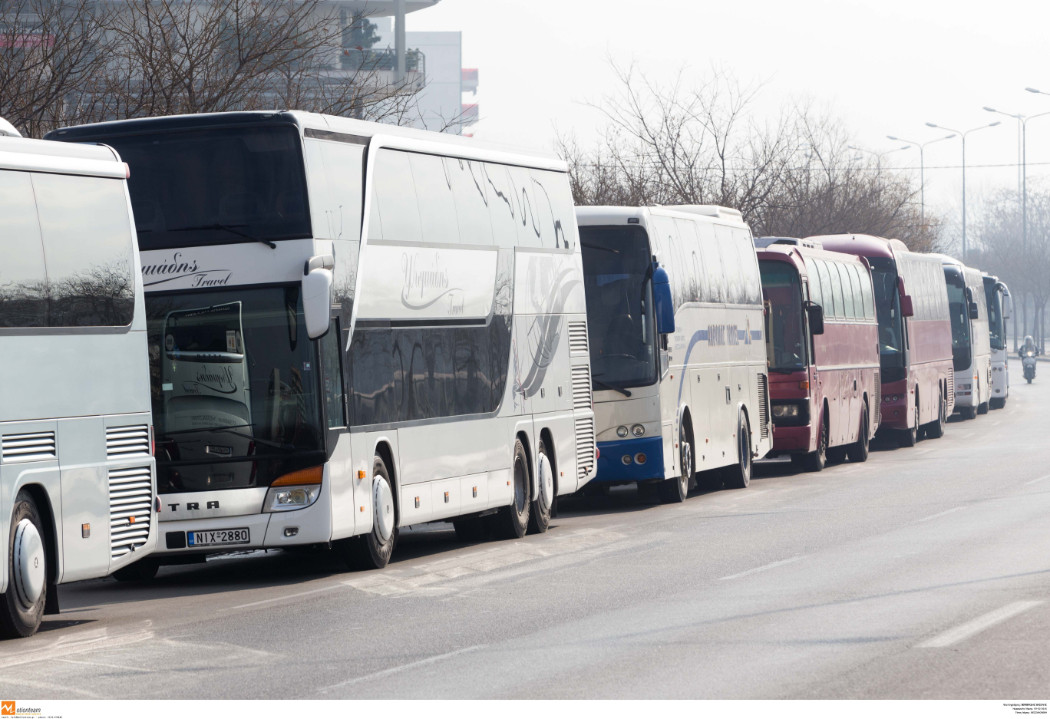 Κρήτη: Σε απεργία οι οδηγοί τουριστικών λεωφορείων – Τι ζητούν