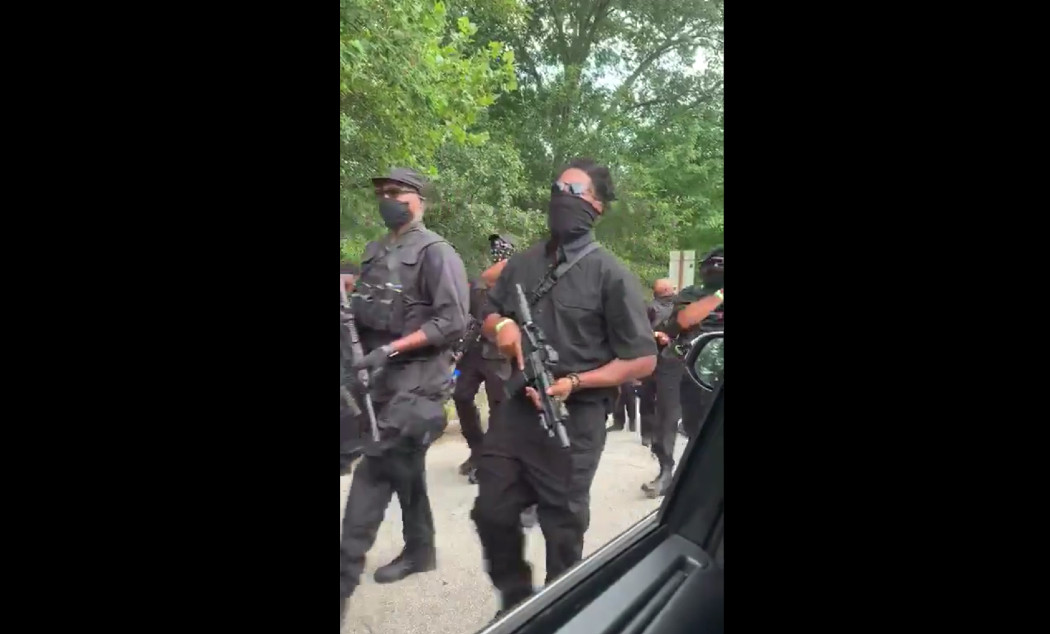 Ένοπλοι διαδηλωτές κατά ρατσιστικού μνημείου στην Ατλάντα [Βίντεο]