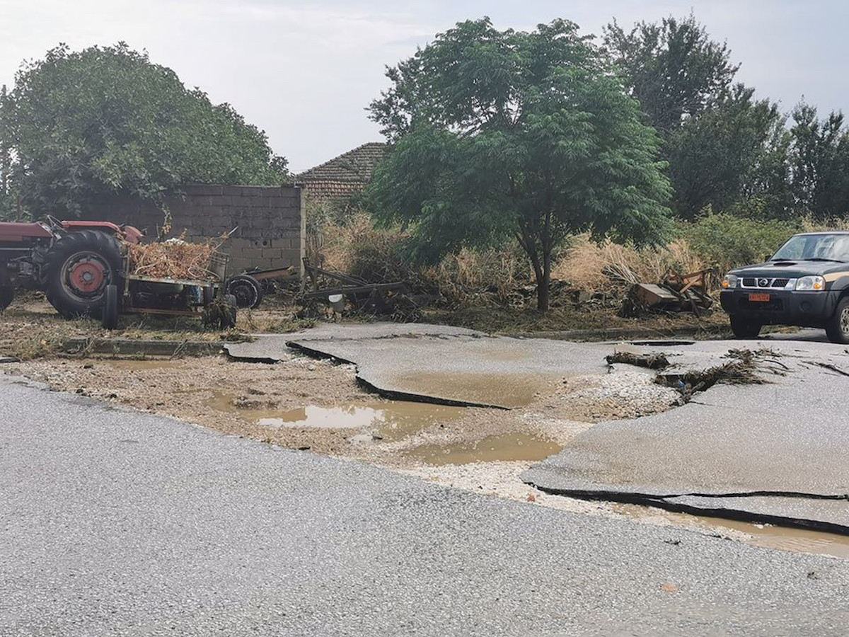 Καταστροφικές πλημμύρες στα Τρίκαλα – Προβλήματα στη Χαλκιδική