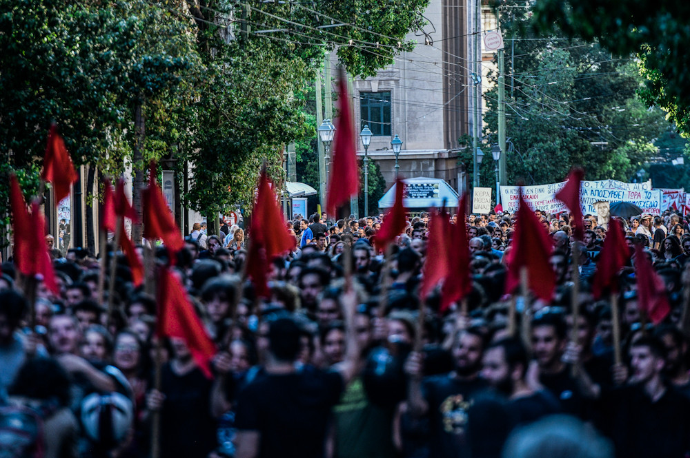 Μαζικό συλλαλητήριο και σφοδρές αντιδράσεις στη Βουλή για νομοσχέδιο ενάντια στις διαδηλώσεις