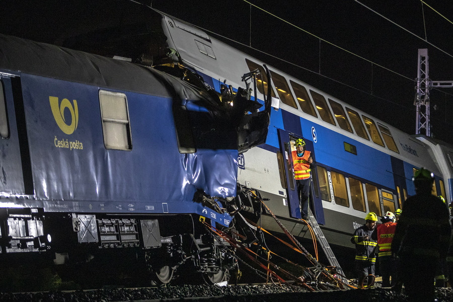 Δεκάδες τραυματίες από σύγκρουση τρένων στην Τσεχία