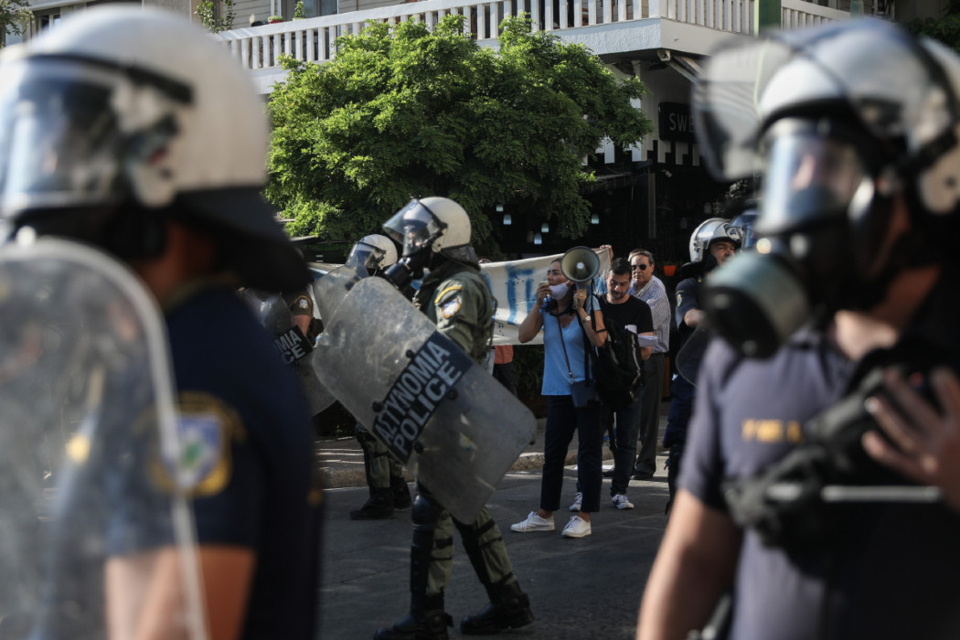 Καταγγγελία Ένωσης Φωτορεπόρτερ για αναίτια επίθεση από αστυνομικούς στην πλατεία Βικτωρίας