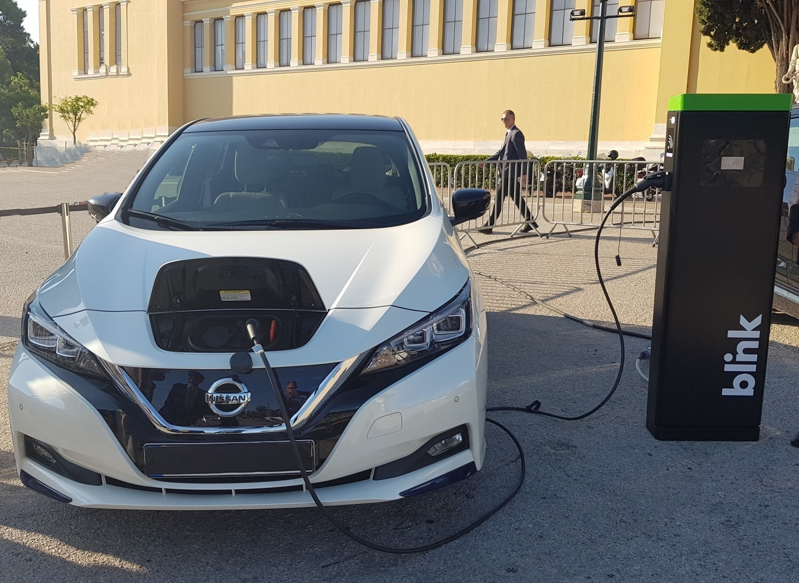Blink Charging: η Nissan βρήκε τον… φορτιστή της στην Ελλάδα