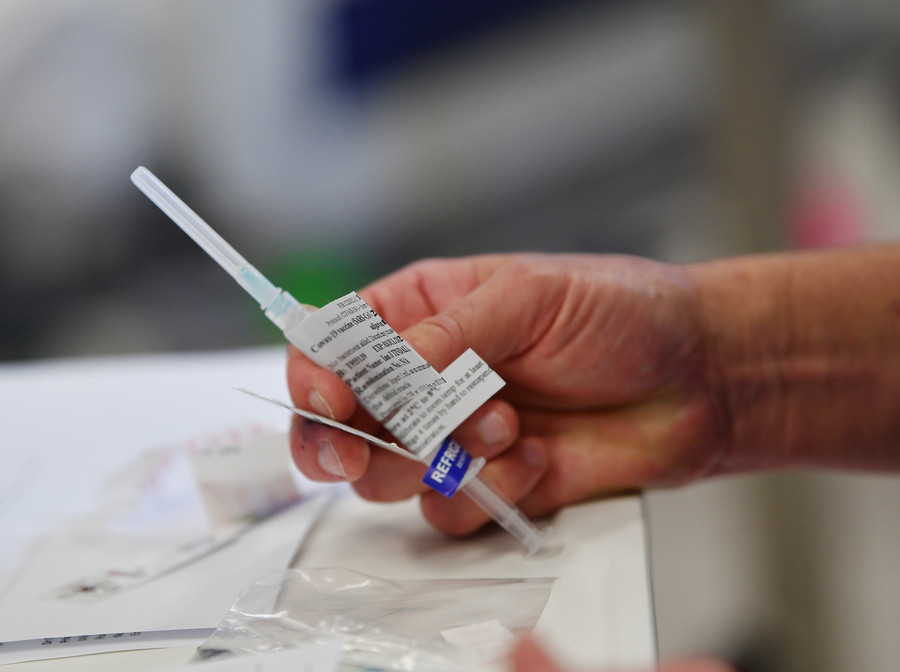 «Σε συζητήσεις η ΕΕ με φαρμακοβιομηχανίες για το εμβόλιο κατά του κοροναϊού» σύμφωνα με το Reuters