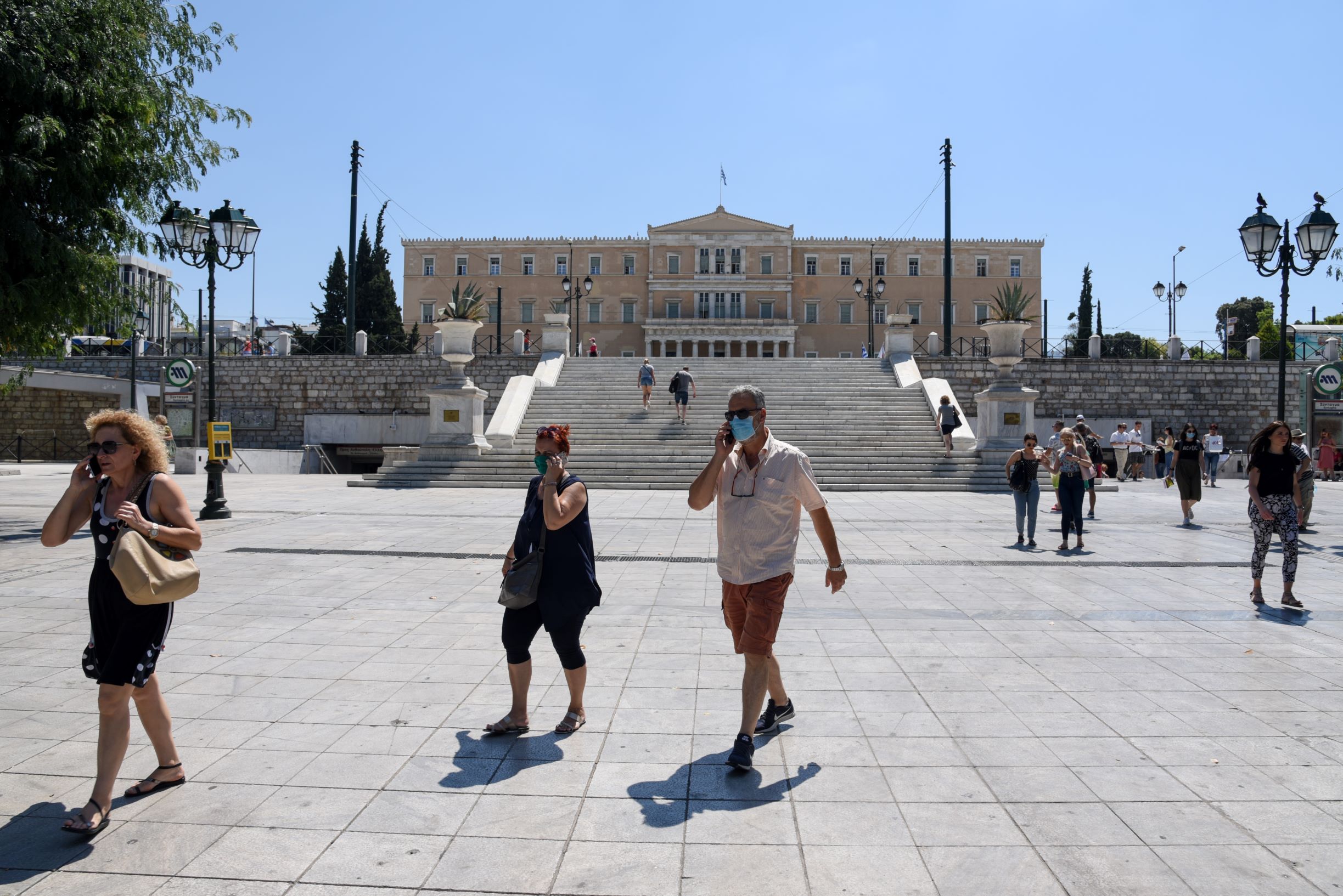 «Να μάθουμε να ζούμε με τον κορονοϊό». Σοφή συμβουλή ή ανοησία;