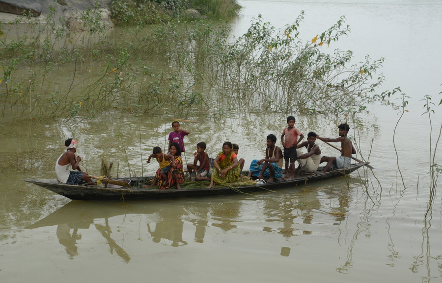 Εκατοντάδες νεκροί και αγνοούμενοι από τις πλημμύρες σε Νεπάλ – Ινδία
