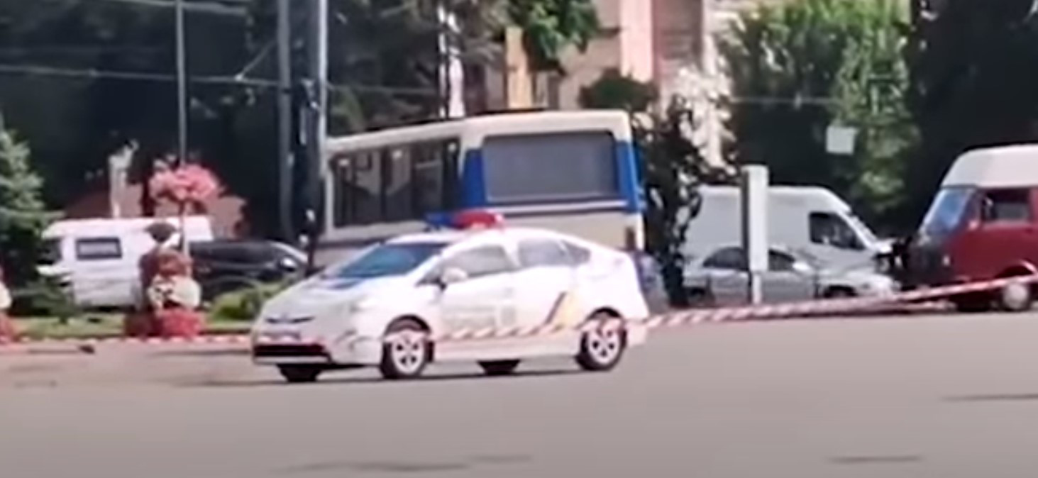 Ουκρανία: Ένοπλος κρατά περίπου 20 ομήρους σε λεωφορείο [Βίντεο]