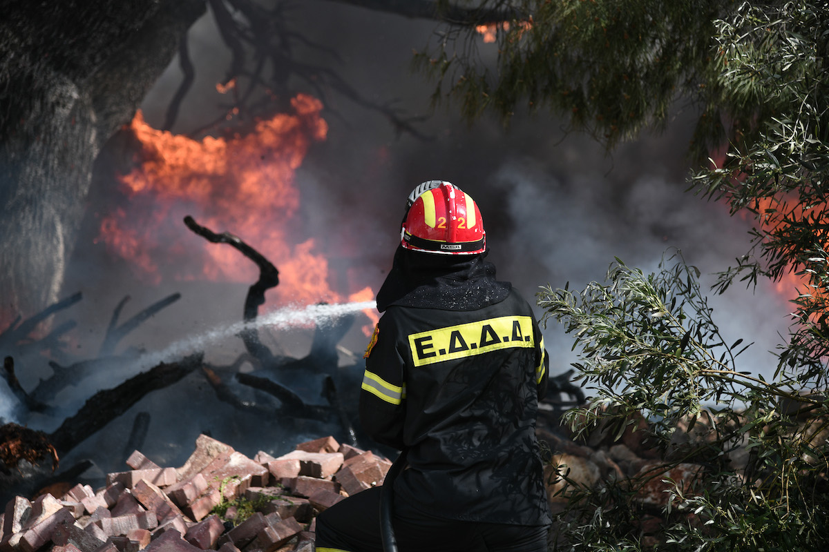 Έξι πύρινα μέτωπα σε εξέλιξη στη χώρα