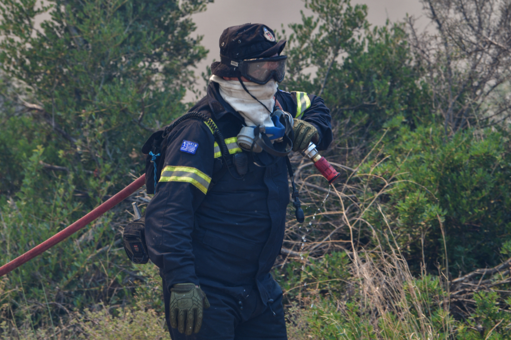 Συνεχίζεται η «μάχη» με τις φλόγες σε Ηλεία και Κορινθία [Βίντεο]