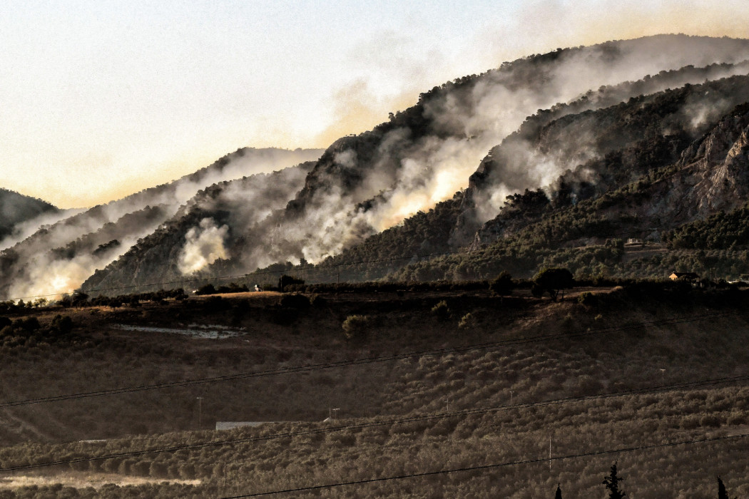 Πάνω από 32.οοο στρέμματα έχουν καεί στις Κεχριές Κορινθίας