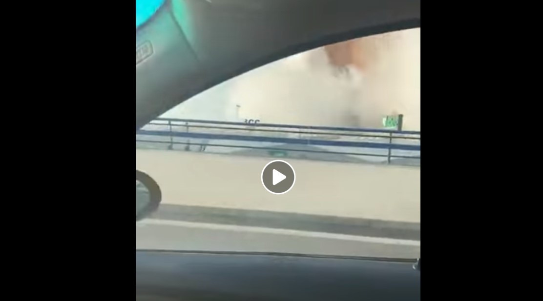 Βηρυτός: Το ωστικό κύμα των εκρήξεων χτυπά αυτοκίνητο εν κινήσει [Βίντεο]