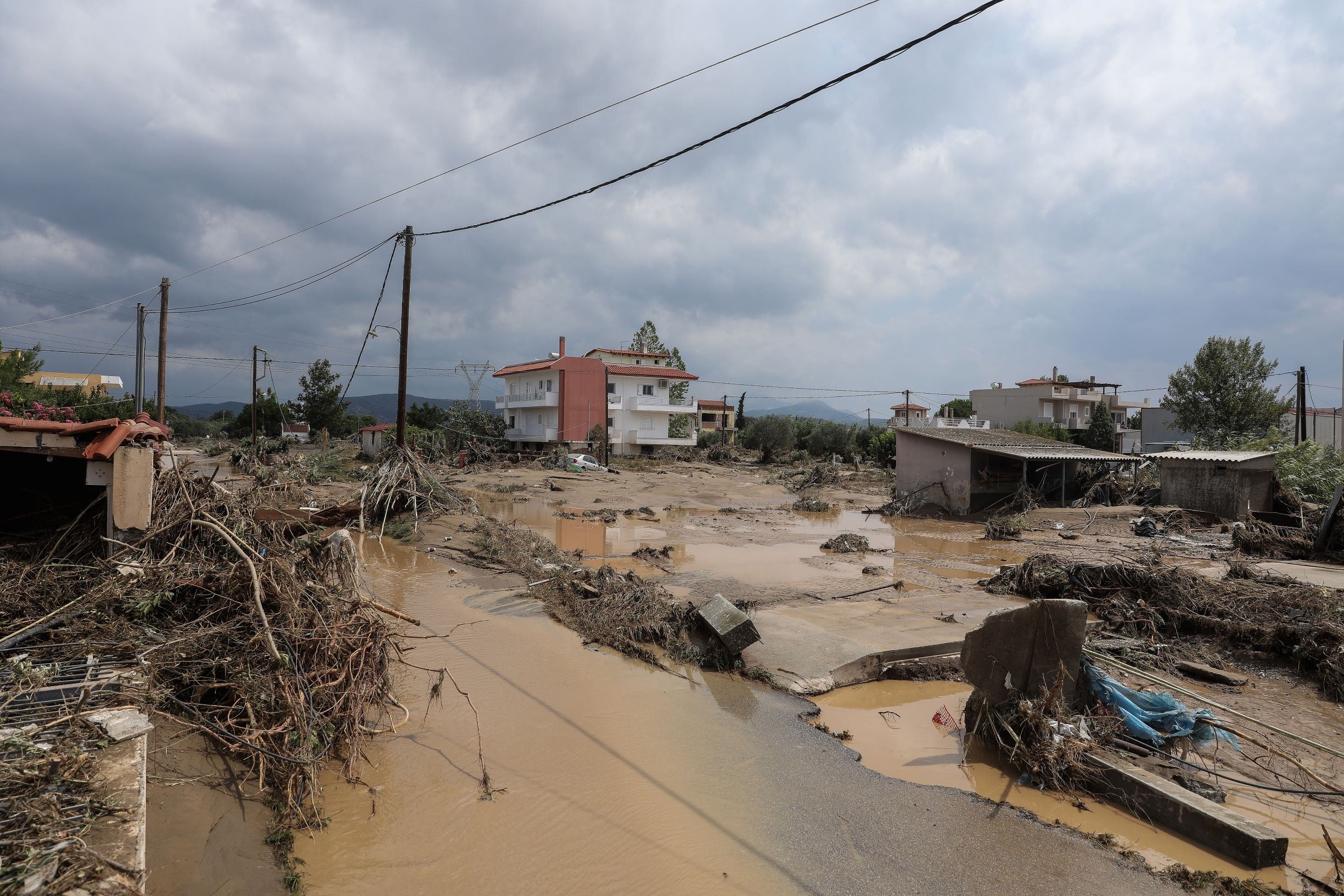 Εύβοια – πλημμύρες: Τουλάχιστον επτά νεκροί, ανάμεσά τους και ένα βρέφος – Τεράστιες καταστροφές [Βίντεο]