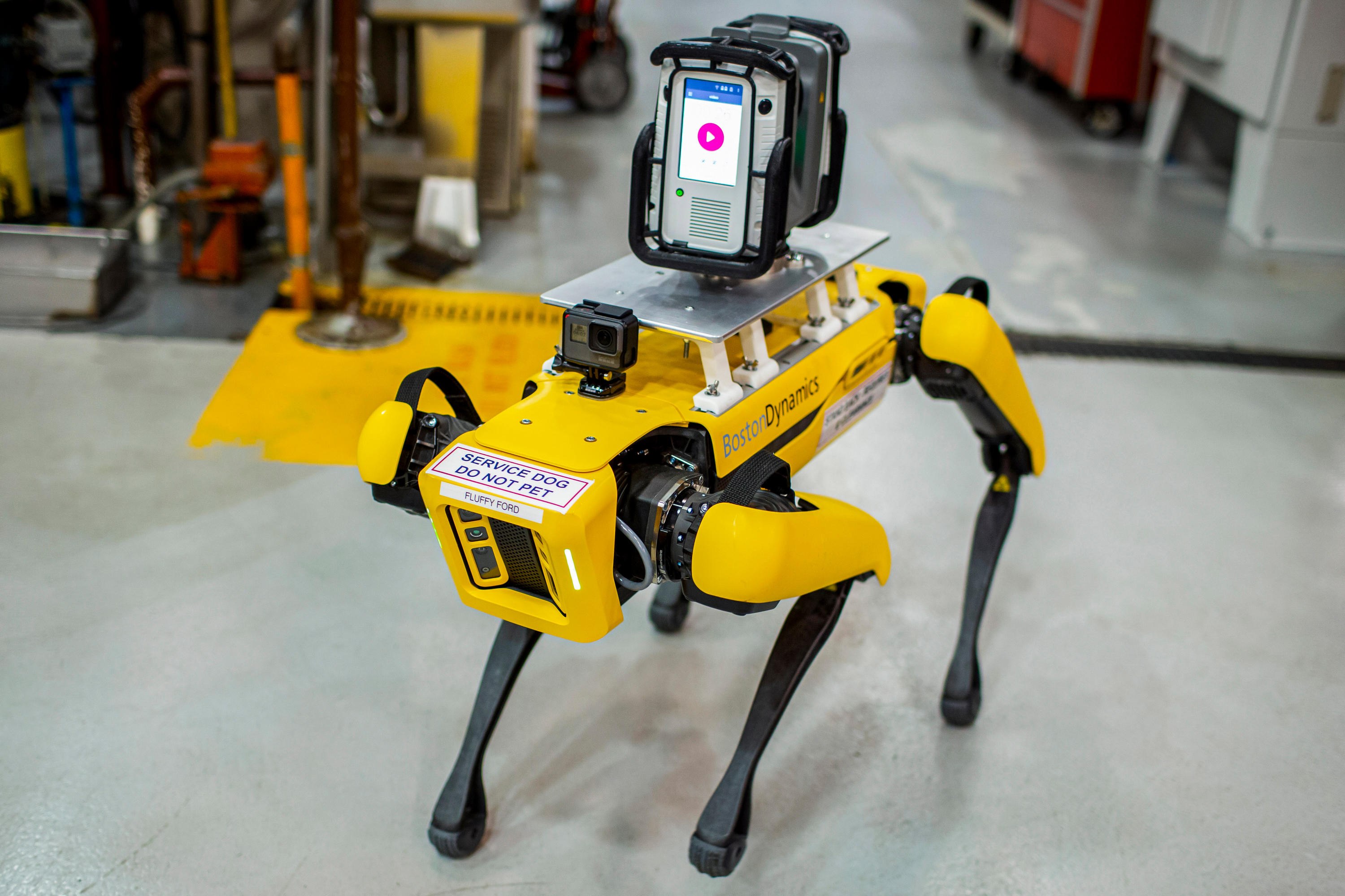 Ένας σκύλος-ρομπότ στην υπηρεσία της αυτοκινητοβιομηχανίας