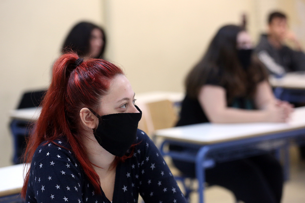 Δωρεάν μάσκες στα σχολεία, λέει ο Θεοδωρικάκος μετά τις αντιδράσεις