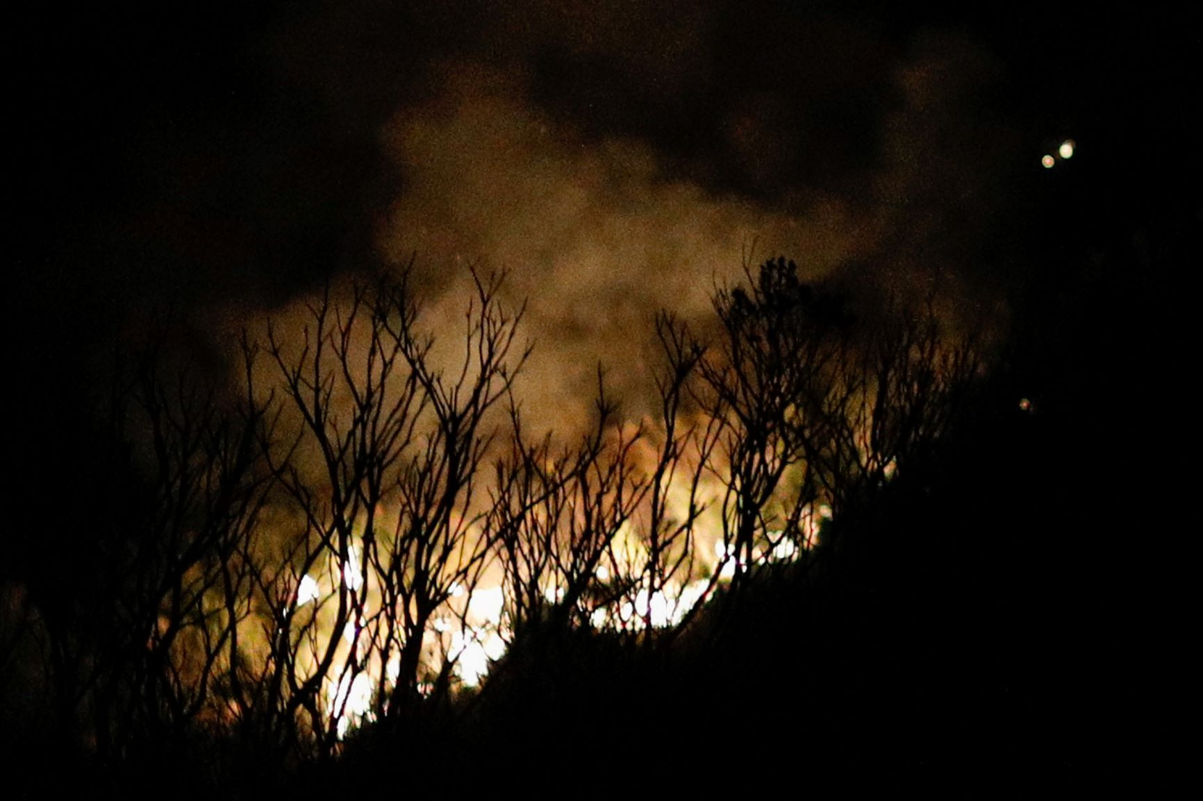 Δεκάδες χιλιάδες στρέμματα «κατάπιε» η φωτιά στη Μάνη