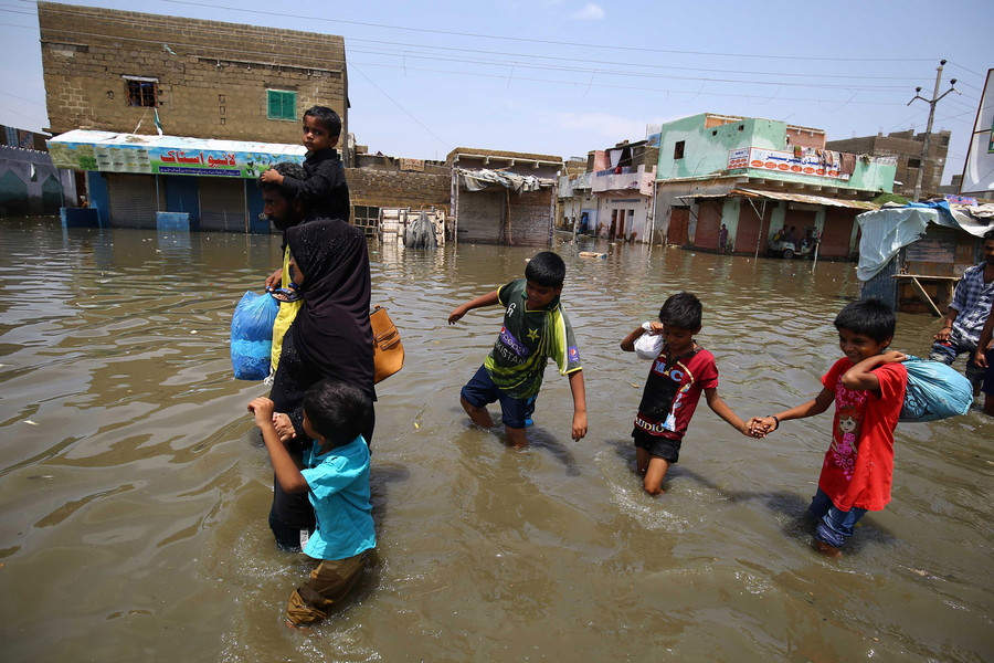 Δεκάδες νεκροί από πλημμύρες σε Πακιστάν και Αφγανιστάν