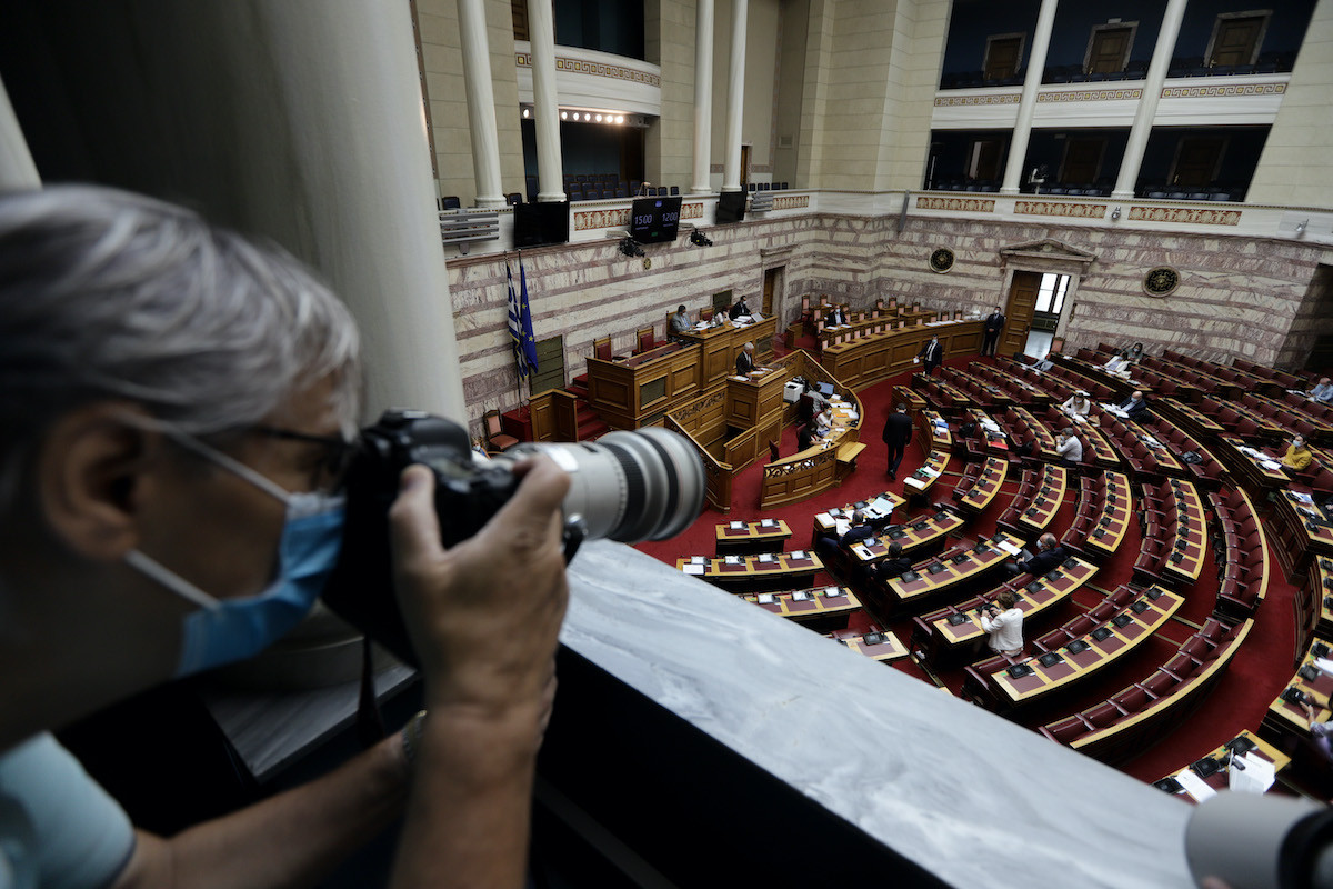 Στη Βουλή οι συμφωνίες με Αίγυπτο και Ιταλία – Οι ομιλίες των πολιτικών αρχηγών [LIVE]