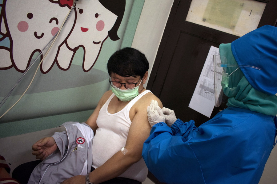 ΠΟΥ: Πρέπει να εμβολιαστούν τα 2/3 του παγκόσμιου πληθυσμού