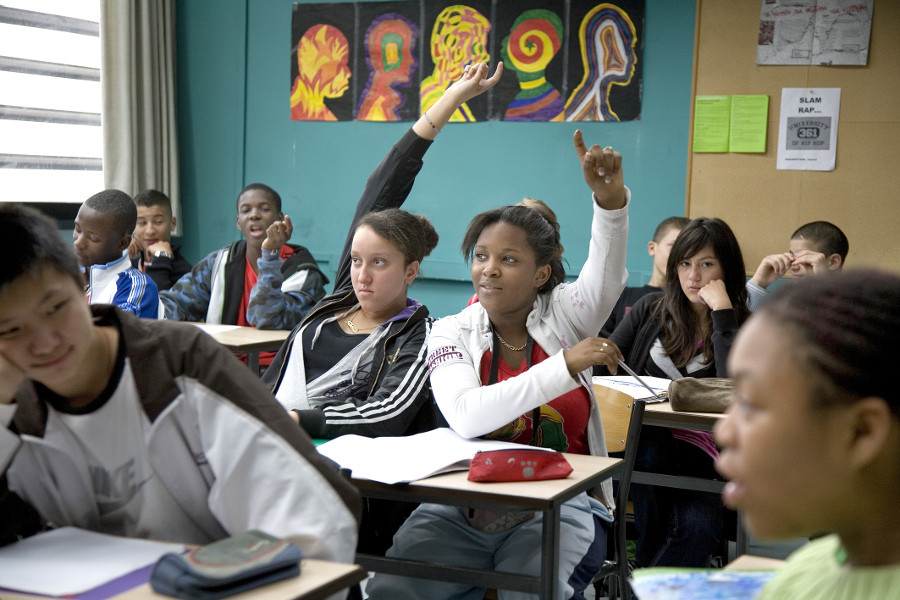 «Ανάμεσα στους Τοίχους»: Νικώντας τον ρατσισμό από την σχολική αίθουσα
