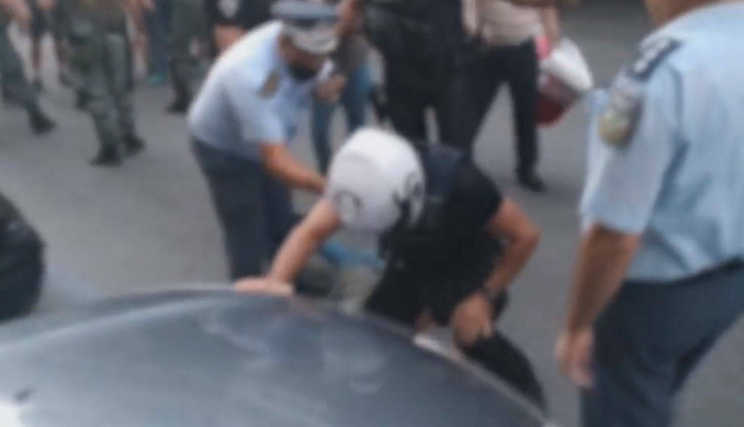 Θεσσαλονίκη: Σκηνές Τζορτζ Φλόιντ από την ελληνική αστυνομία [Βίντεο]