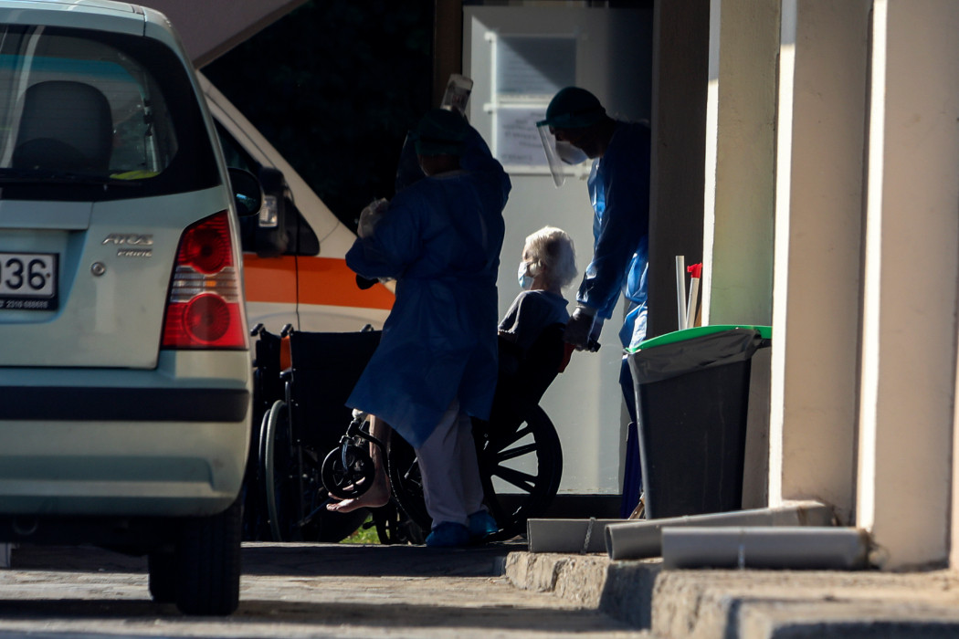 Βαριές καταγγελίες για το γηροκομείο στο Ασβεστοχώρι: «Απέκρυπταν επί μέρες τα κρούσματα»