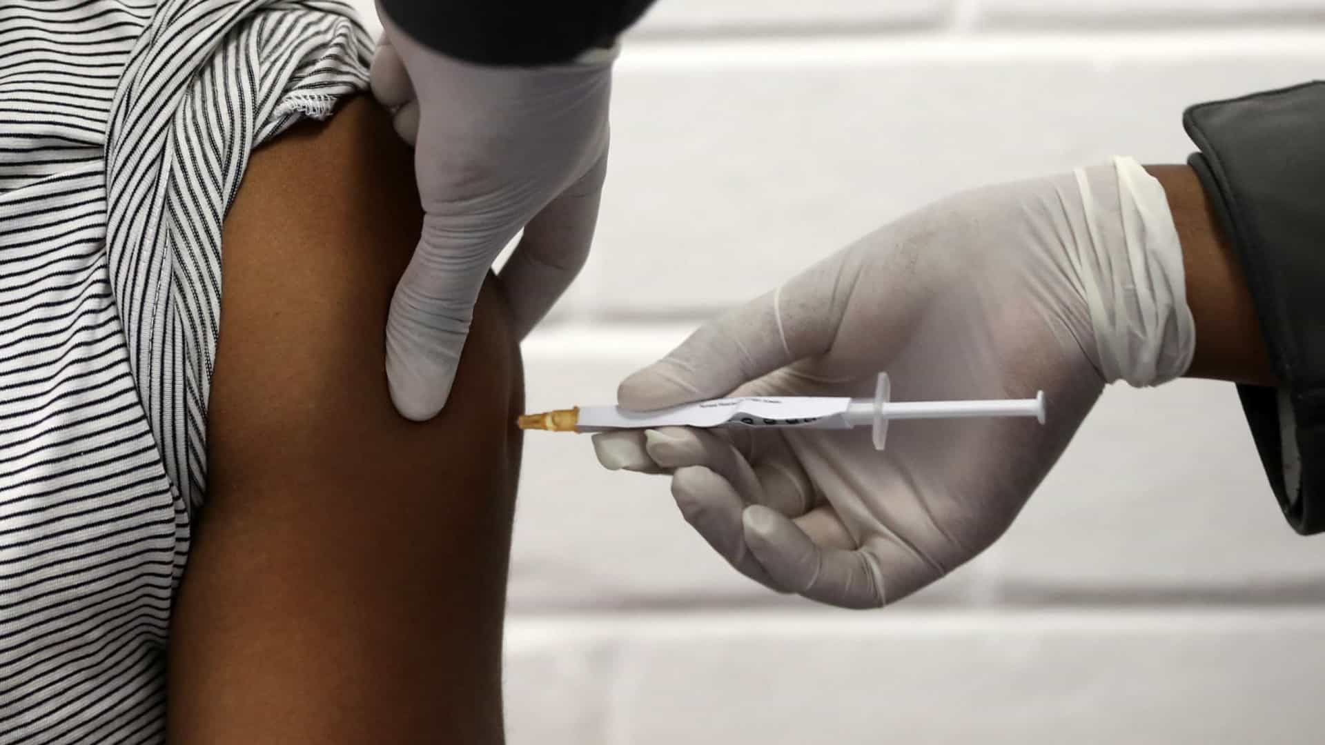 Κοροναϊός: Η Ρωσία αρχίζει να εμβολιάζει τους πρώτους εθελοντές