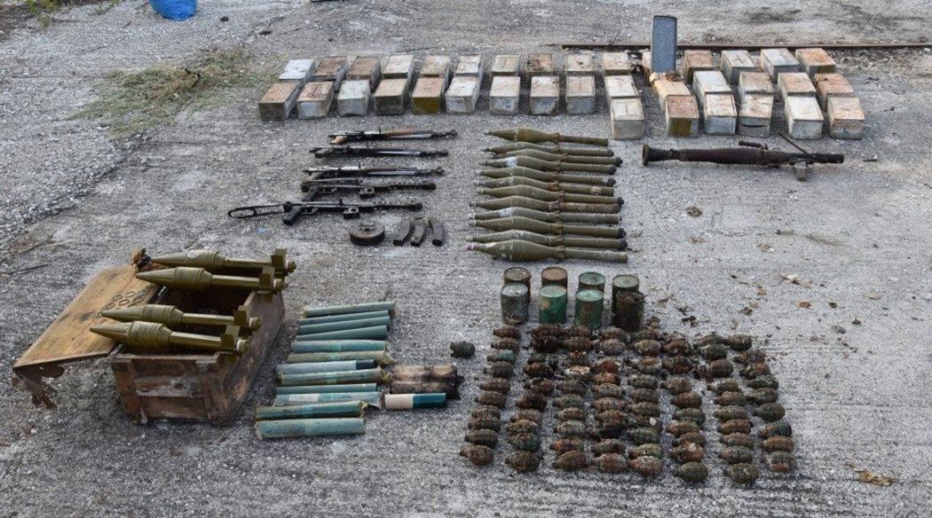 Ολόκληρο οπλοστάσιο βρέθηκε θαμμένο στην Καστοριά