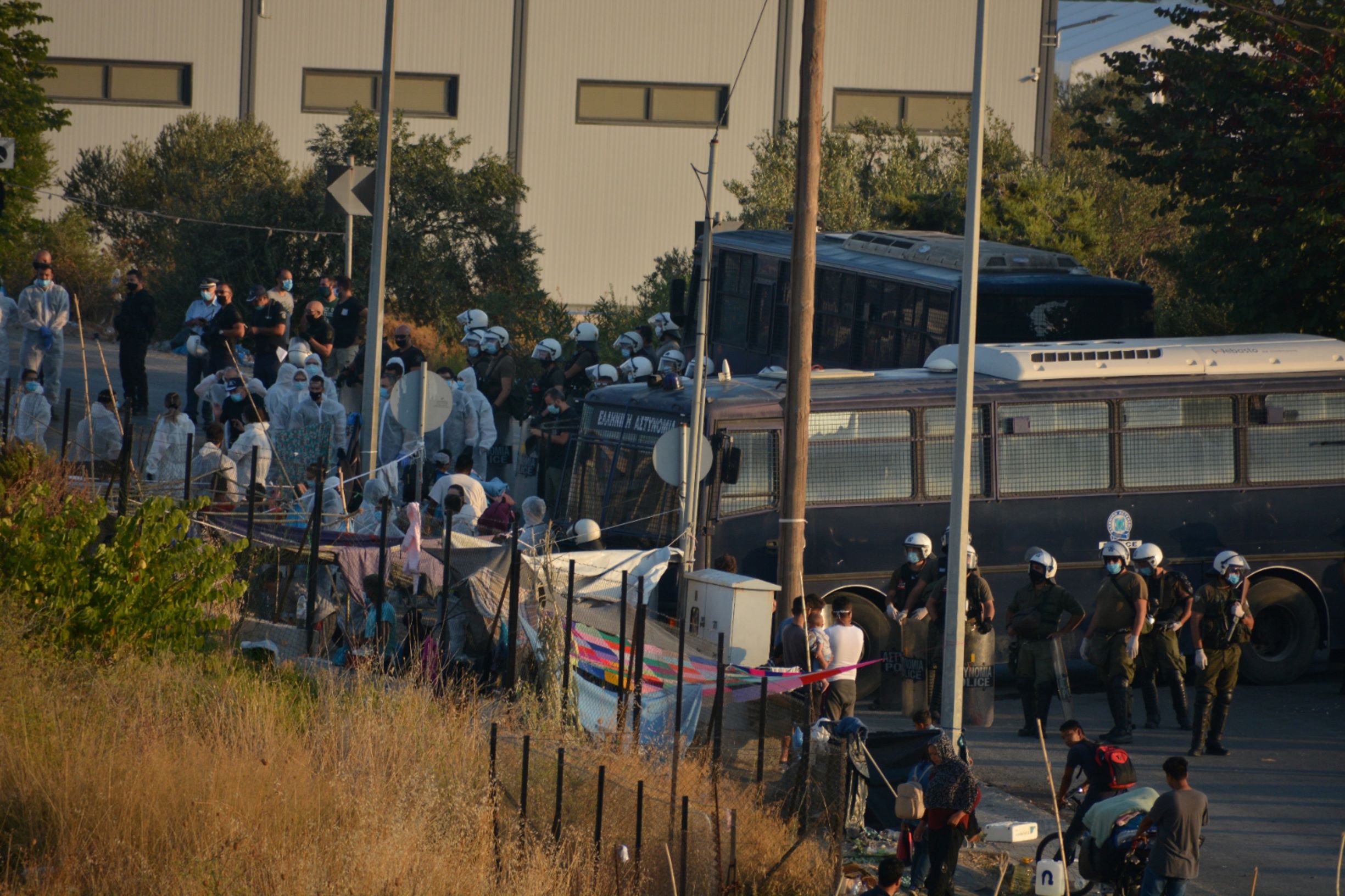 Λέσβος: Ξεκίνησε η αστυνομική επιχείρηση στον καταυλισμό του Καρά Τεπέ