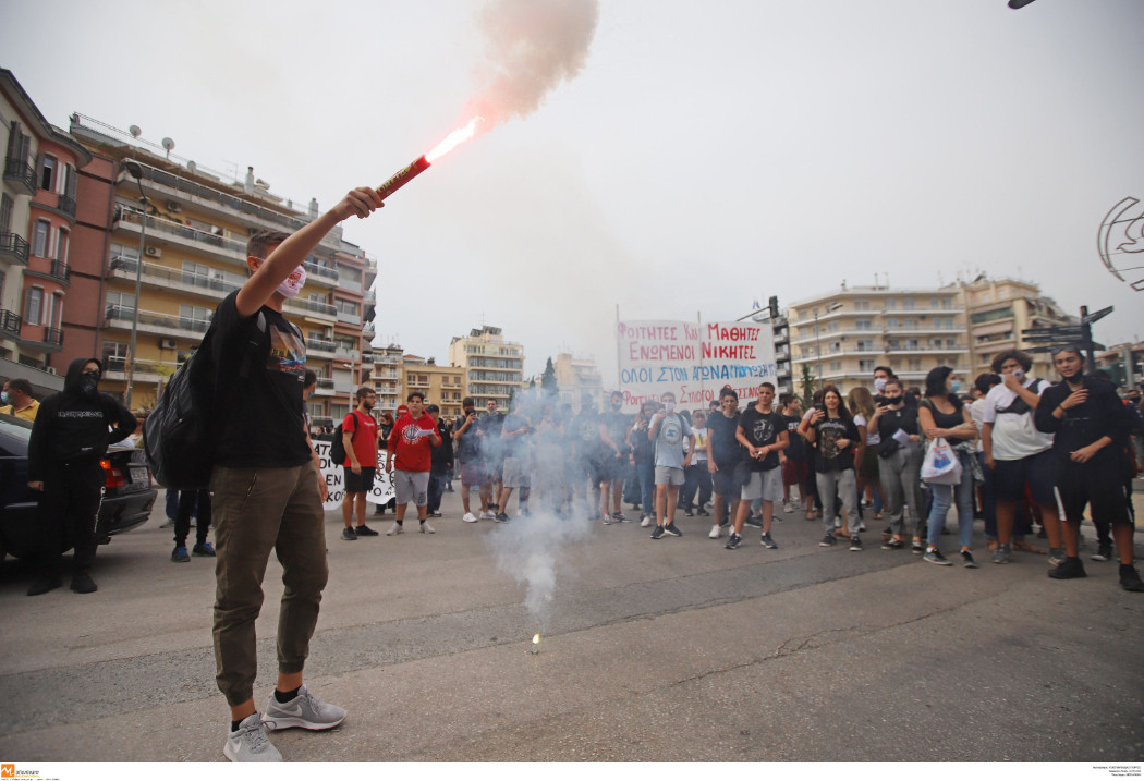 Πορεία μαθητών στη Θεσσαλονίκη: «Κάτω από τη μάσκα έχουμε φωνή» [Βίντεο]