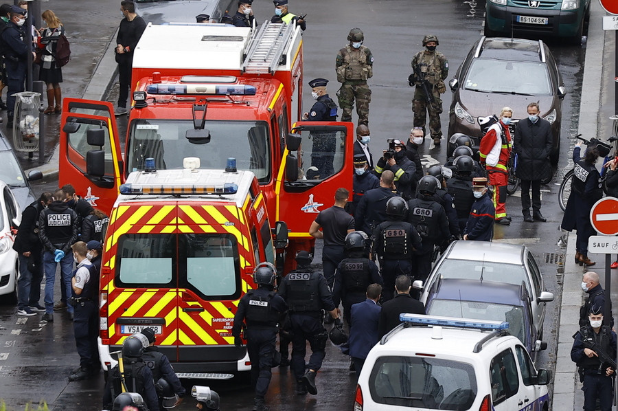 Αιματηρή επίθεση με μαχαίρι στα παλιά γραφεία του Charlie Hebdo στο Παρίσι
