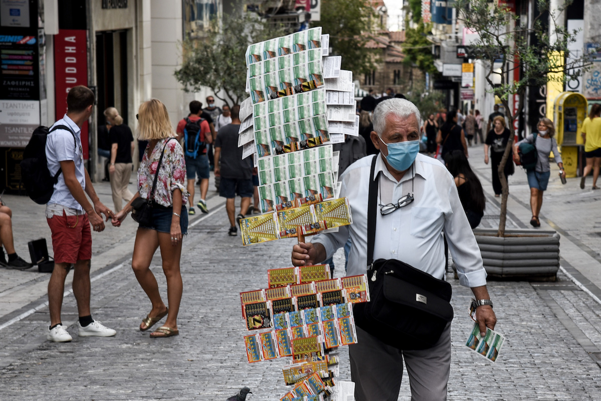 Μόσιαλος κατά ειδικών της Επιτροπής: Η πανδημία δεν αντιμετωπίζεται με «ηλικιακό απαρτχάιντ»