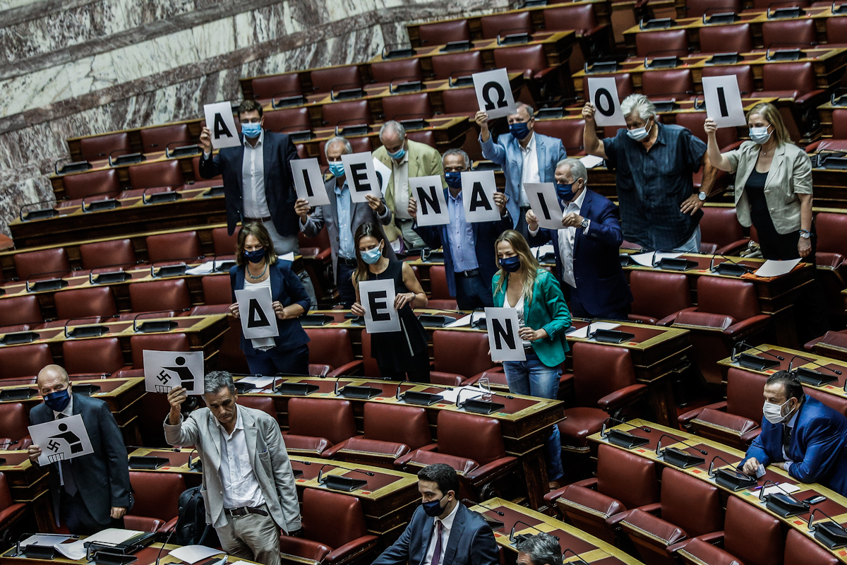 Ο Στ. Πέτσας επαναφέρει τη θεωρία των δύο άκρων