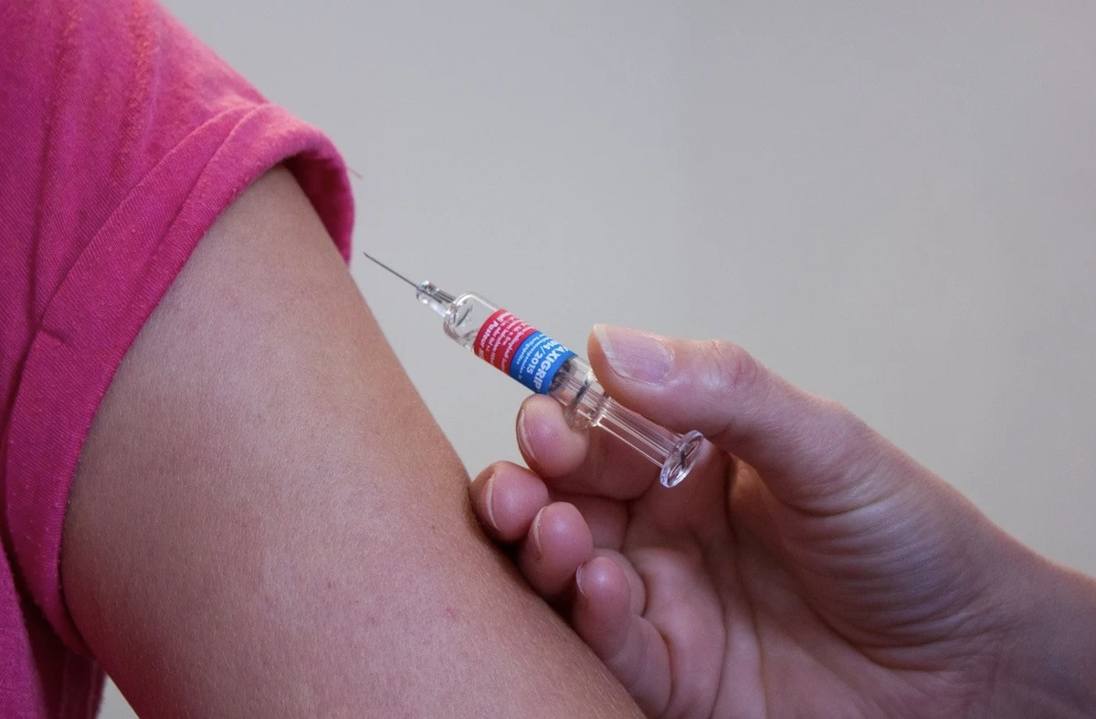 Το Facebook απαγορεύει τις διαφημίσεις κατά των εμβολίων