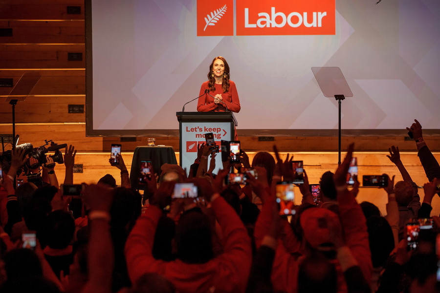 Νέα Ζηλανδία: Σαρωτική νίκη των Εργατικών και της Τζασίντα Άρντερν στις βουλευτικές εκλογές