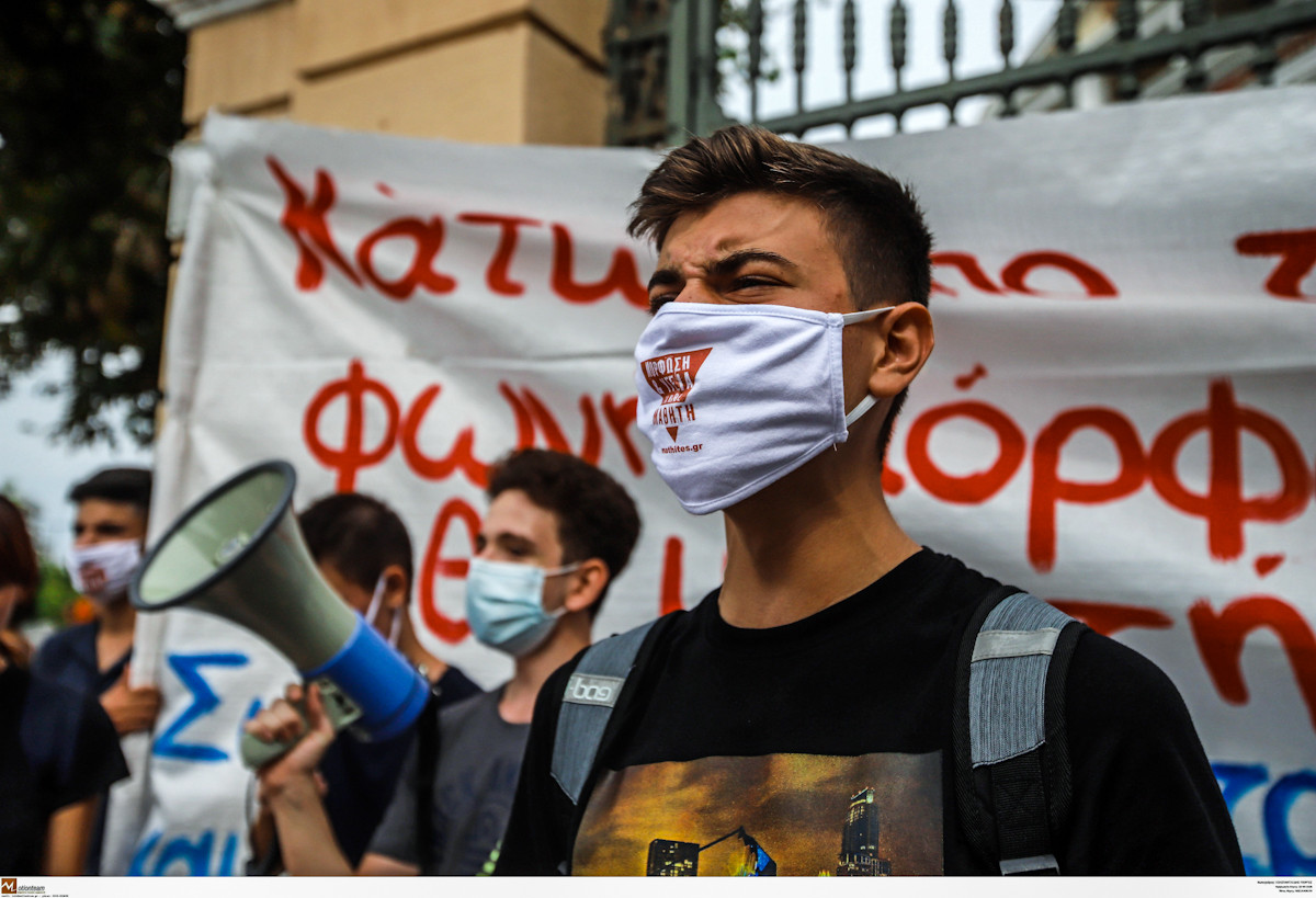 Μαθητές στο Tvxs.gr: Με τις συλλήψεις μας πεισμώνουν δεν μας φοβίζουν