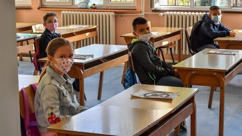 Κοροναϊός: Πόσο ρόλο παίζουν τα ανοιχτά παράθυρα στις σχολικές τάξεις;