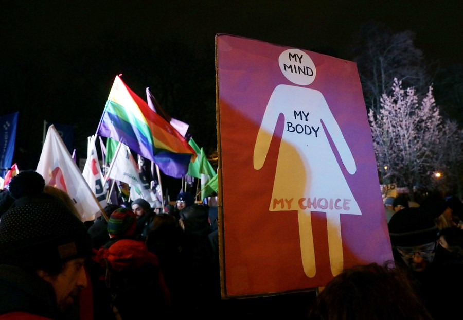 Καθολική η απαγόρευση των εκτρώσεων στην Πολωνία