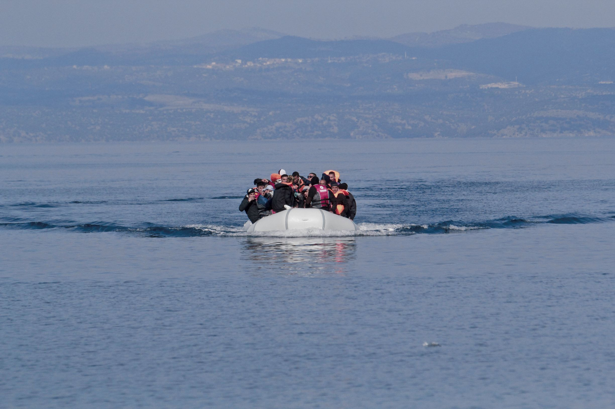 Spiegel: Με τις «πλάτες» της Frontex οι παράνομες επαναπροωθήσεις προσφύγων από το Λιμενικό