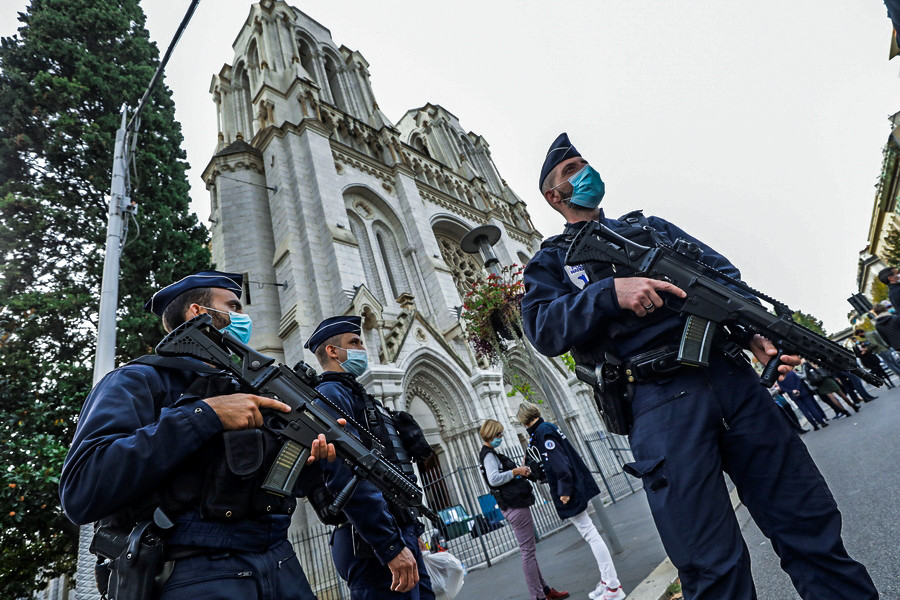 «Στο κόκκινο» ο συναγερμός στη Γαλλία μετά το μπαράζ αιματηρών επιθέσεων