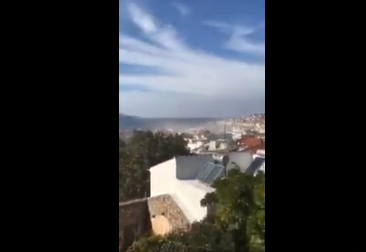 Σεισμός στη Σάμο: Η ώρα που ένα μεγάλο κύμα σκόνης σαρώνει τα παράλια του νησιού [Βίντεο]
