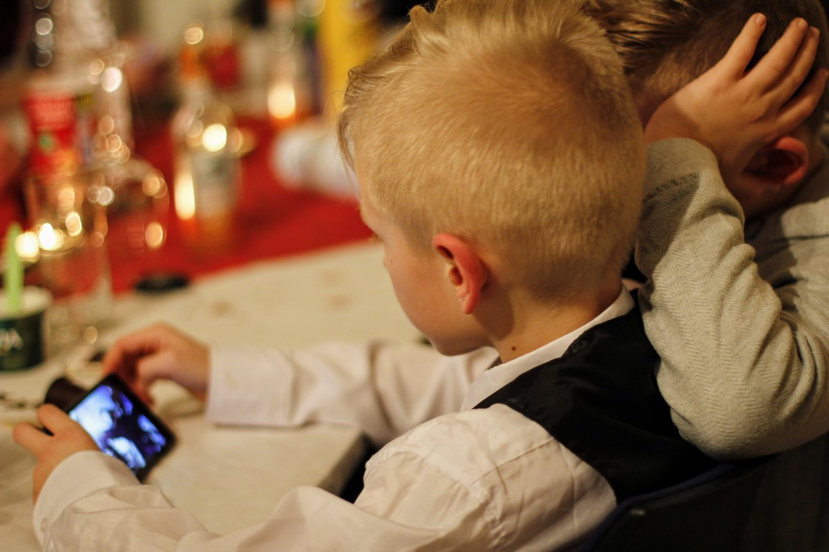 Πώς τα κινητά τηλέφωνα άλλαξαν τη ζωή των παιδιών τα τελευταία χρόνια