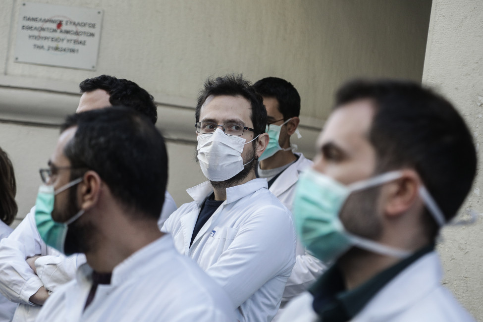 «Υποχρεωτική ένταξη των ιδιωτών γιατρών σε εναίο κρατικό σχέδιο για την πανδημία» ζητά η ΟΕΝΓΕ