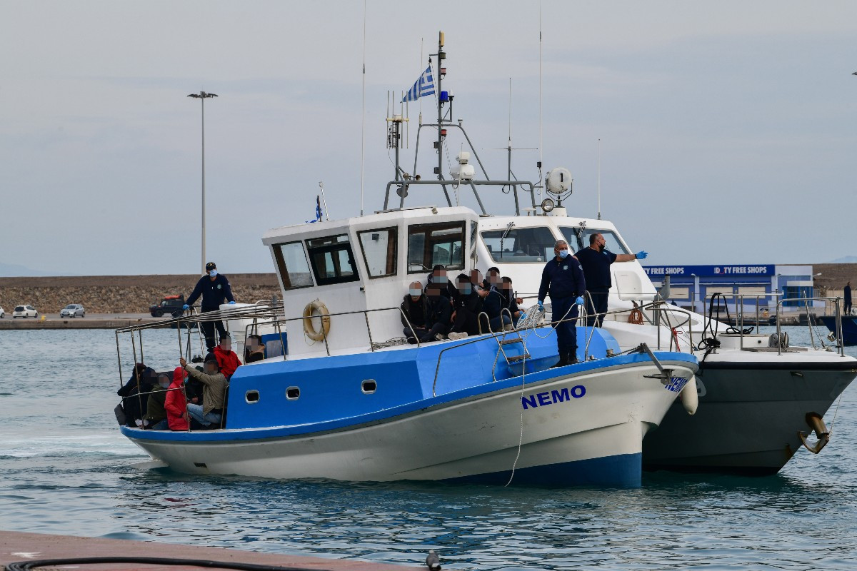 Το λιμενικό «εξαφάνισε» πλοίο με 60 πρόσφυγες