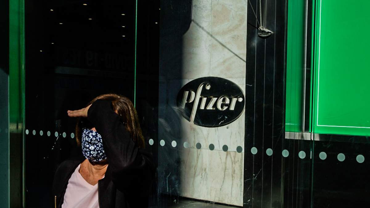 Ο πρόεδρος της Pfizer ρευστοποίησε τις μετοχές του, κερδίζοντας 5.6 εκατομμύρια δολάρια