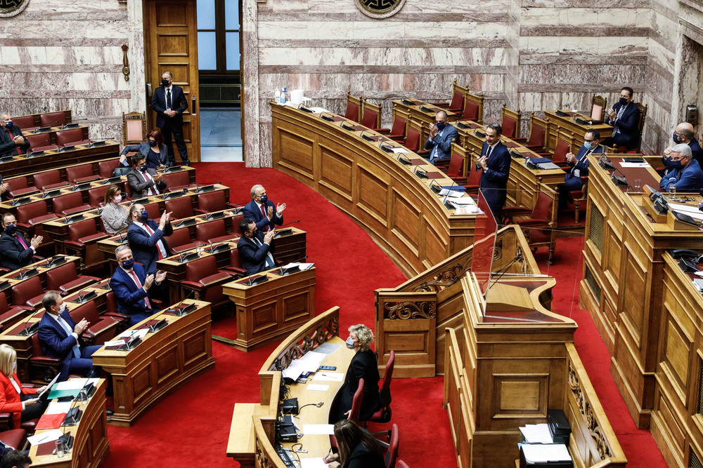 Σύγκρουση πολιτικών αρχηγών στη Βουλή για τις κυβερνητικές πολιτικές σε πανδημία και οικονομία – Όλες οι ομιλίες