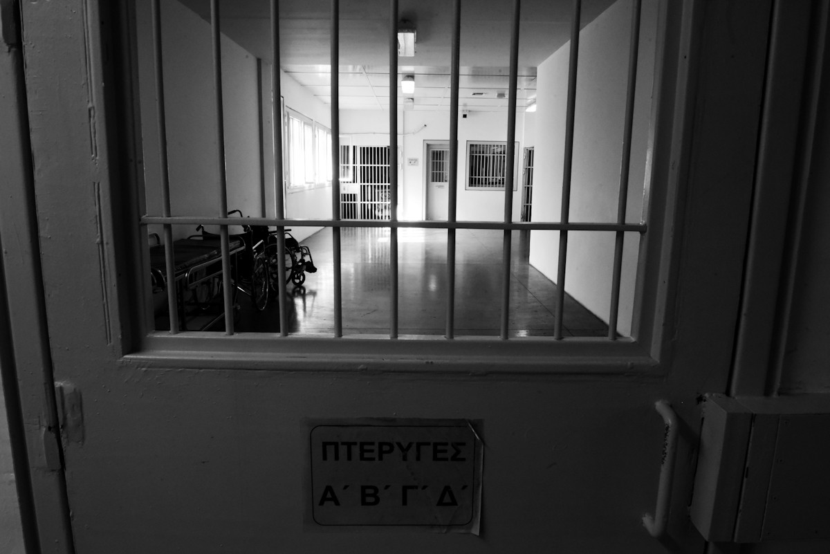 «Εγκληματική αδιαφορία»: Ένας νεκρός και πάνω από 100 κρούσματα στις φυλακές Διαβατών