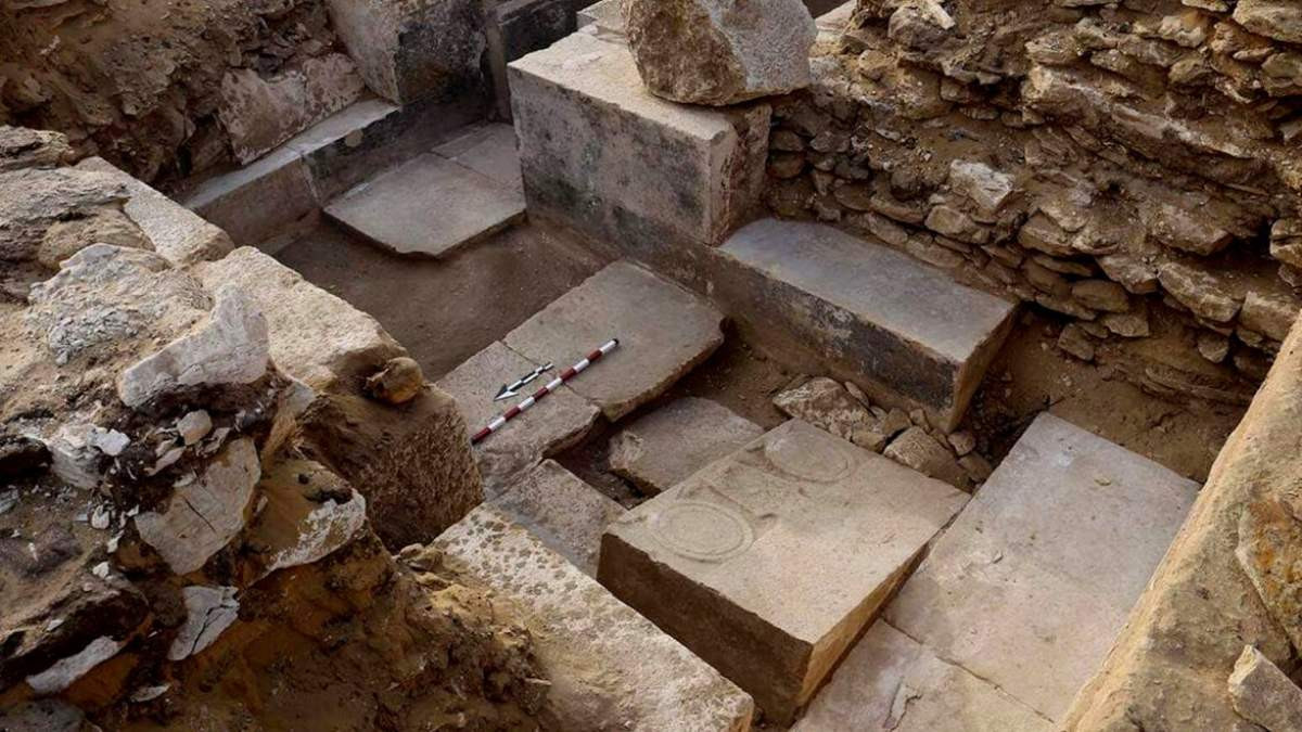 Εκατό άθικτες σαρκοφάγοι βρέθηκαν στην Αίγυπτο – Η μεγαλύτερη αρχαιολογική ανακάλυψη της χρονιάς