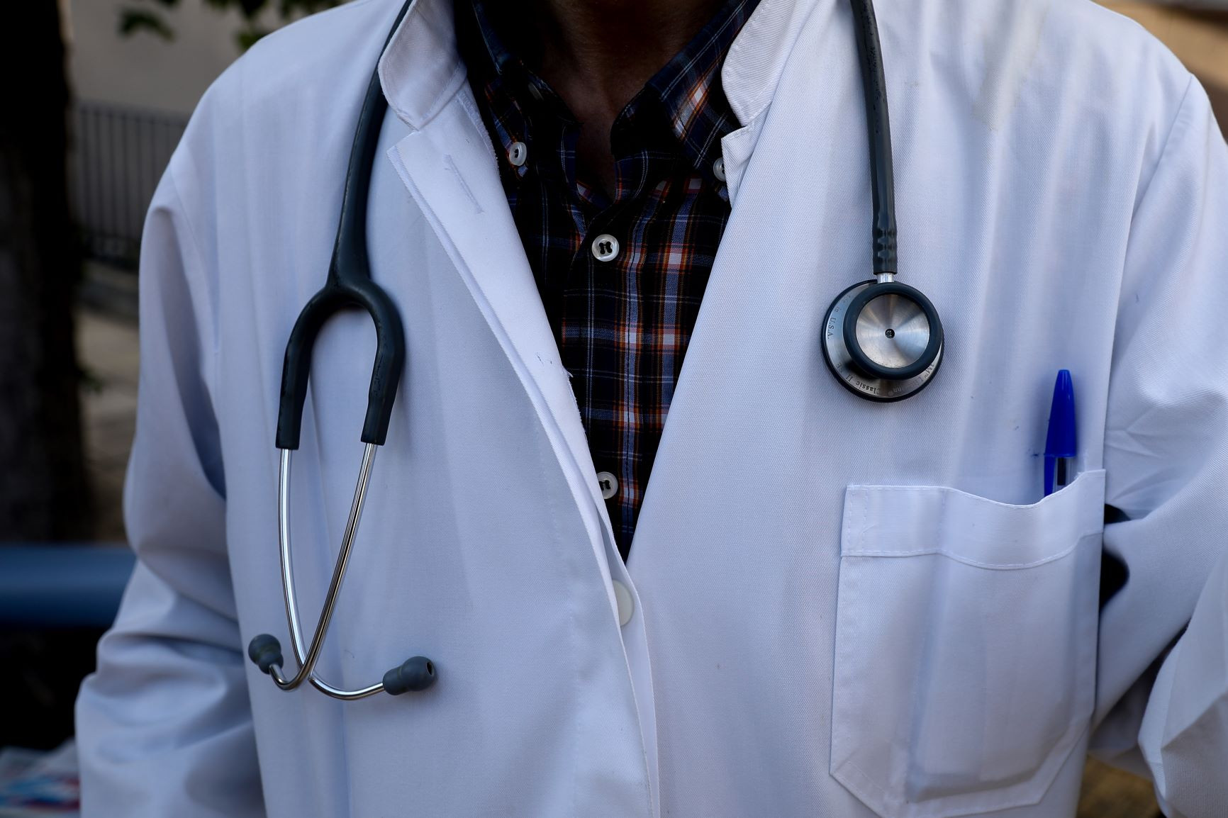 Διοικητής νοσοκομείου απειλεί με κυρώσεις τους υγειονομικούς που μολύνονται από κορονοϊό