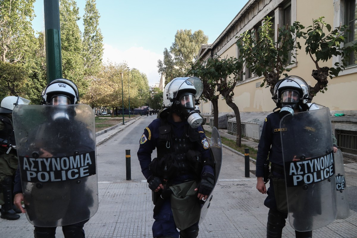 Πετράλωνα: Η αστυνομία συνέλαβε κάτοικο έξω από το σπίτι του