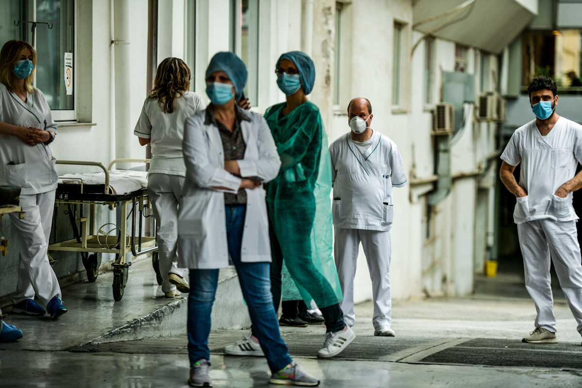 Νοσοκομειακοί γιατροί στο Τvxs.gr: «Ύβρις» οι όροι πρόσκλησης ιδιωτών για ενίσχυση